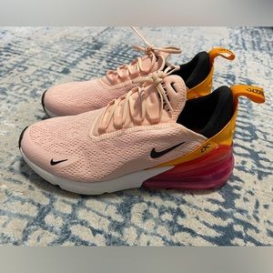 NIKE AIR MAX 270